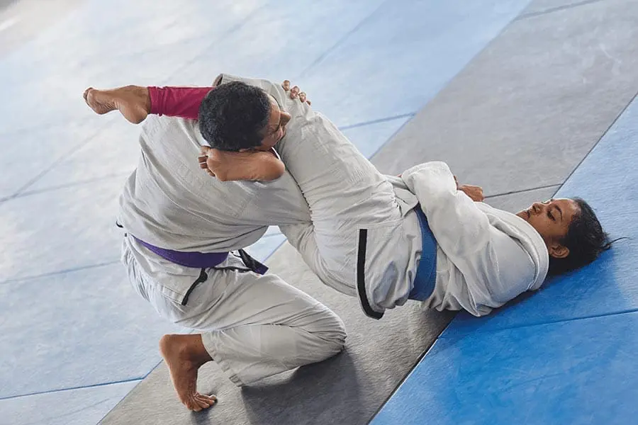 Student using closed guard while learning Jiu Jitsu positions